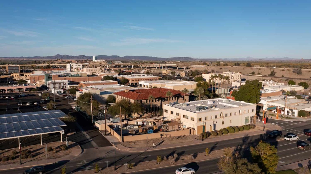 Discover The Largest Solar Farm In Arizona (and What Lives Around It 